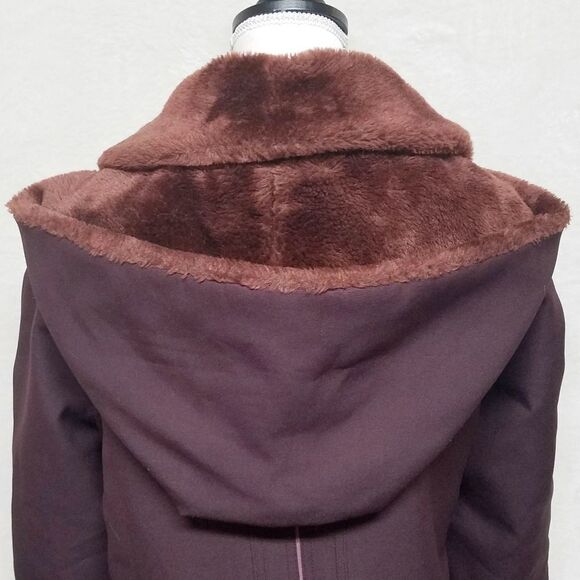 VINTAGE 1970s ILGWU Oxblood Thick Sherpa Lined Hooded Button Up Cuffed Coat - Picture 13 of 14
